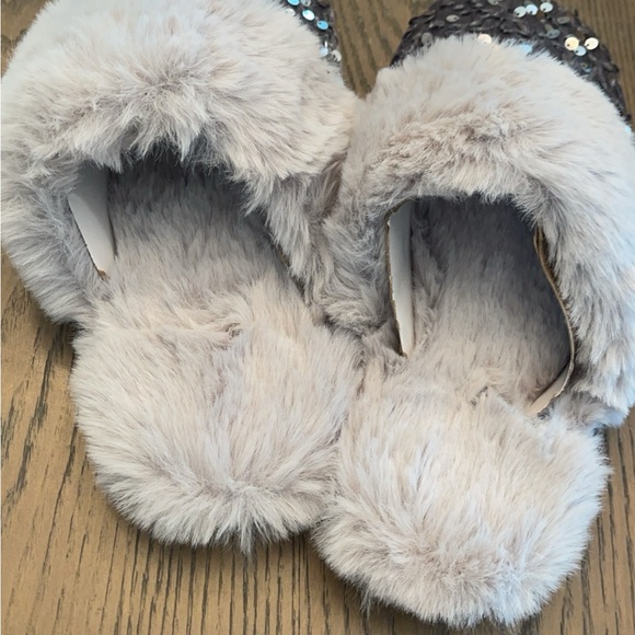 Cute fluffy slippers with sequins - size L/XL - Picture 3 of 3